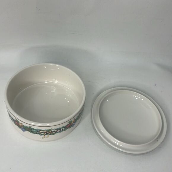 Mikasa Christmas Bouquet Trinket Box Candy Dish Lid Made Japan 4 3/4 In Round - Picture 3 of 6
